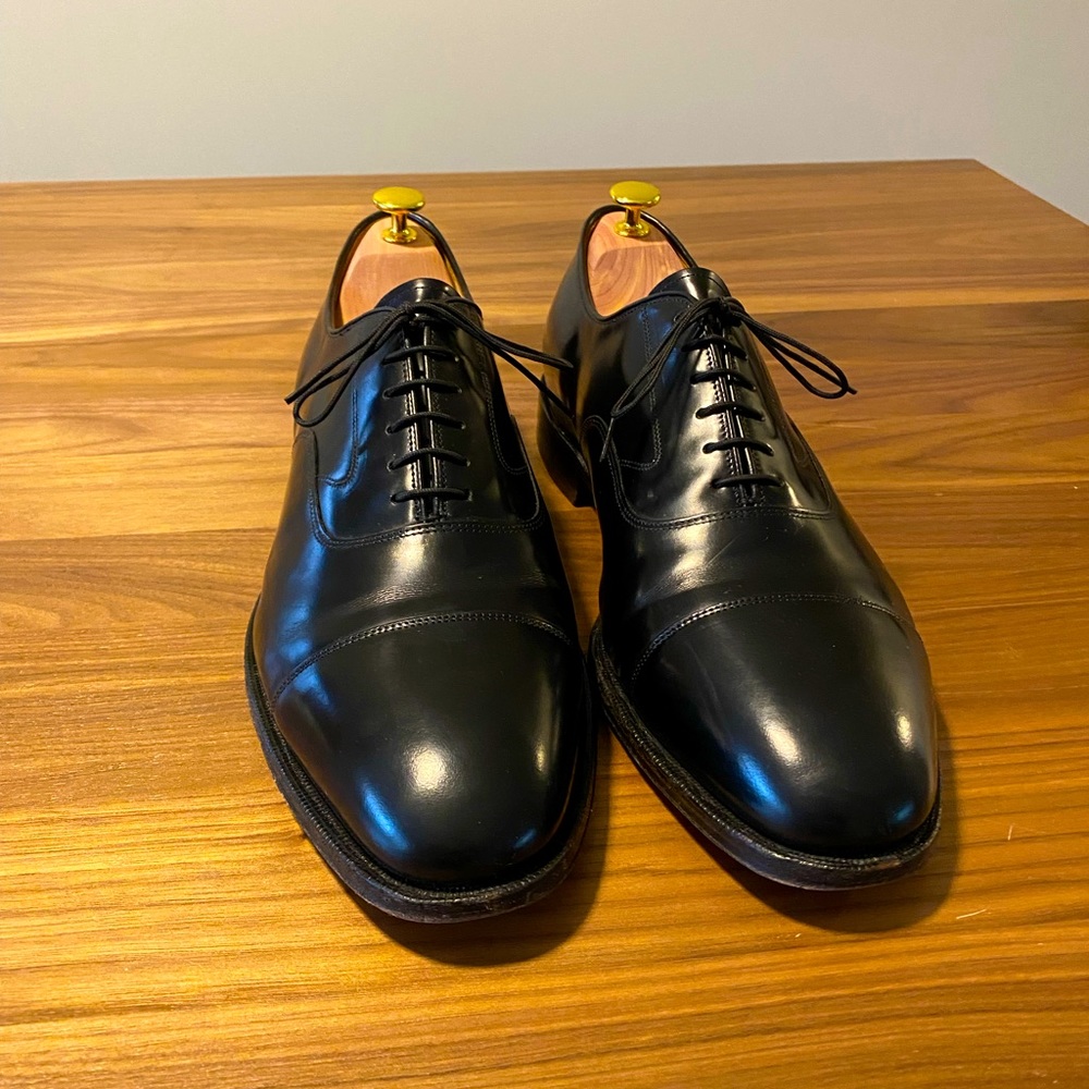 13 E (wide) Johnston & Murphy Black Oxfords